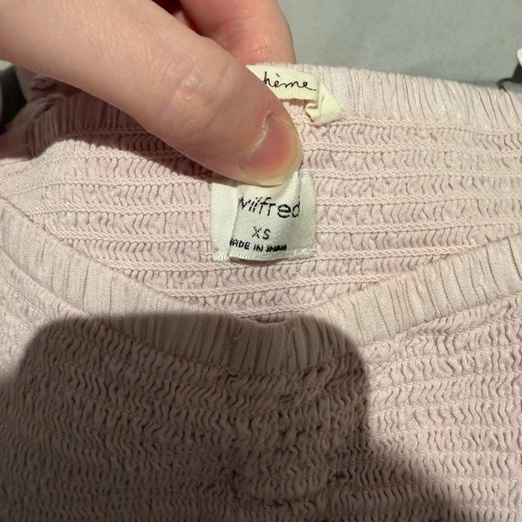 Aritzia Ruffle Top - Picture 2 of 2